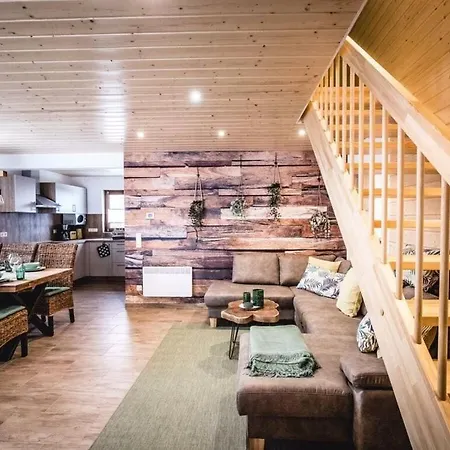 Woodland Modern Retreat